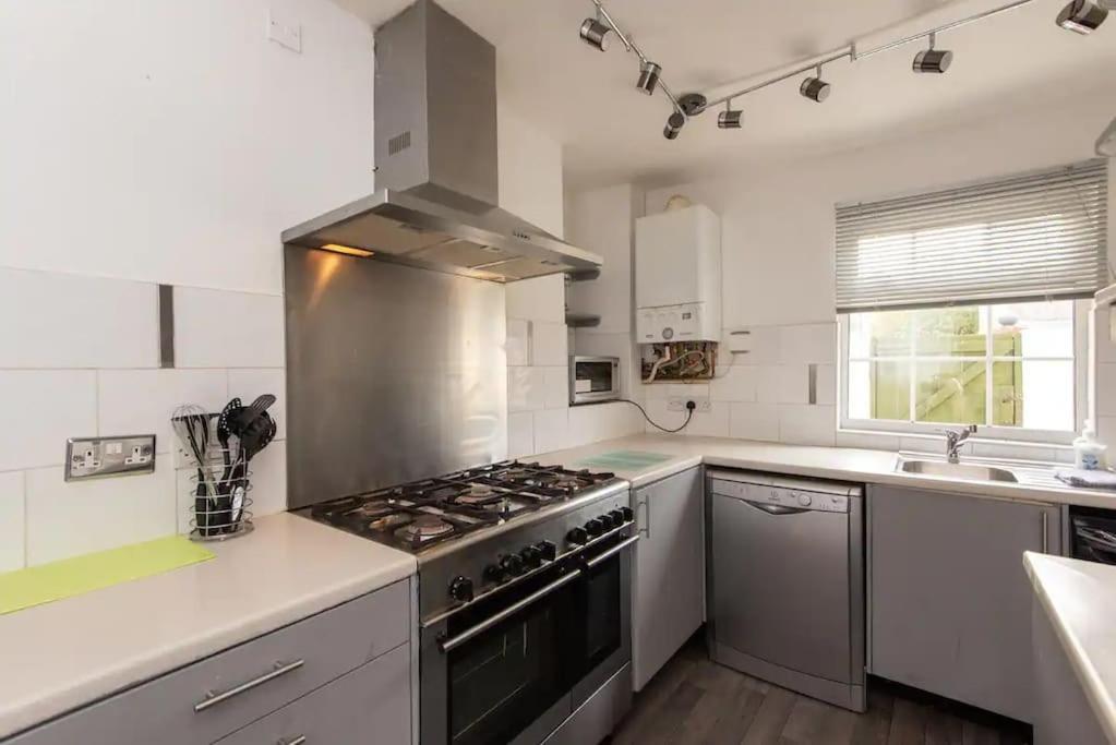 Peaceful Home From Home - Spacious 3 Bedroom House Accommodating 7 - Ideal For Families And Workers Gateshead Zewnętrze zdjęcie